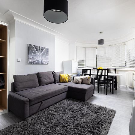 One Bedroom Apartment Opposite Brent Cross Station لندن المظهر الخارجي الصورة