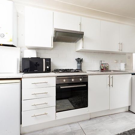 One Bedroom Apartment Opposite Brent Cross Station لندن المظهر الخارجي الصورة