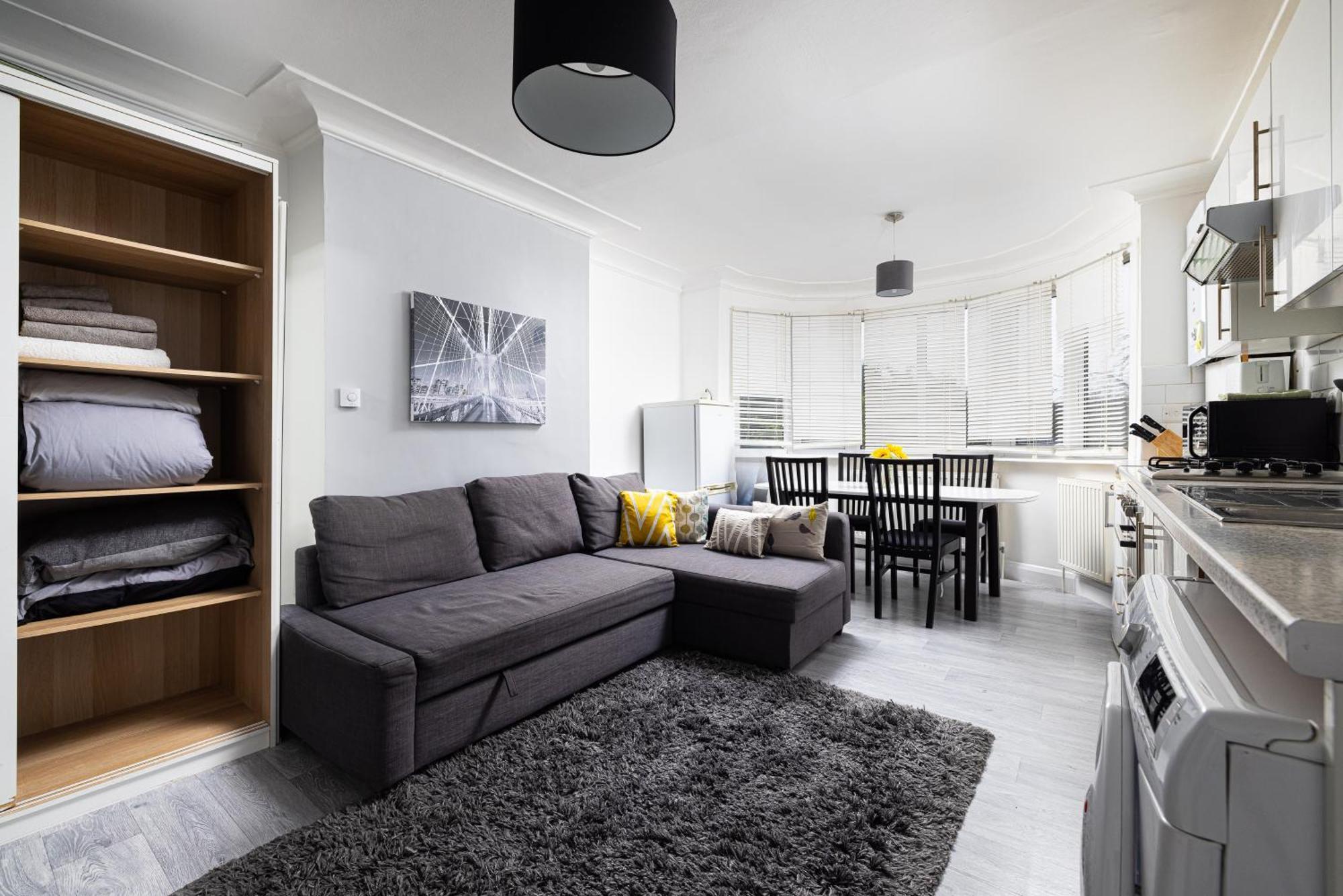 One Bedroom Apartment Opposite Brent Cross Station لندن المظهر الخارجي الصورة
