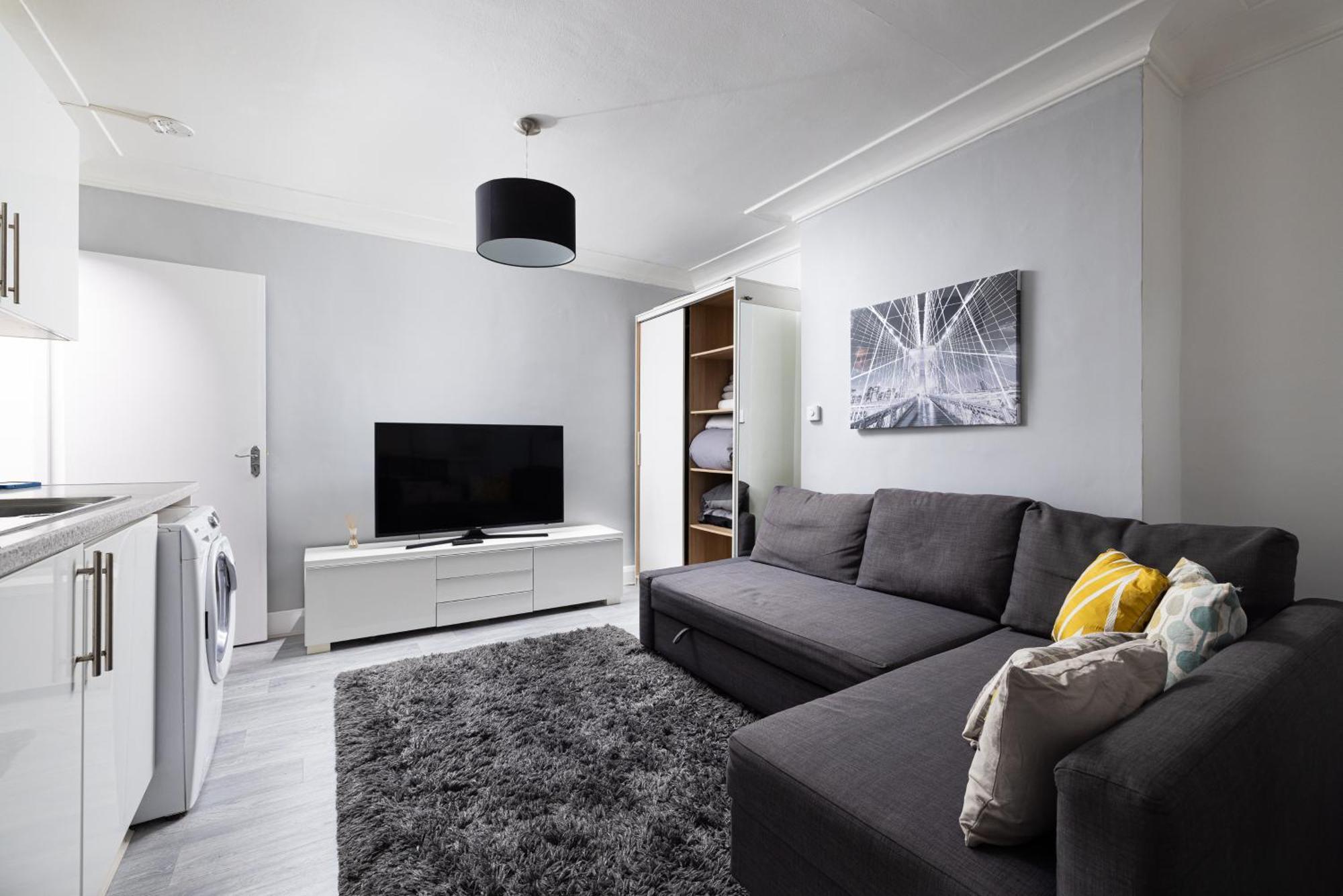 One Bedroom Apartment Opposite Brent Cross Station لندن المظهر الخارجي الصورة